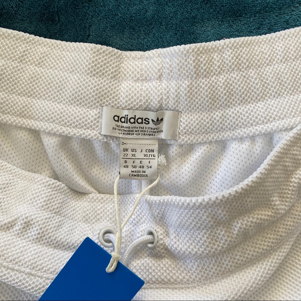 🆕 ADIDAS Shorts - Picture 3 of 5